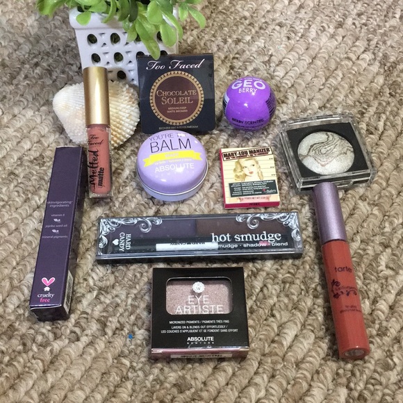 COSMETICS 💄💋FREE Make up bags - Picture 2 of 7